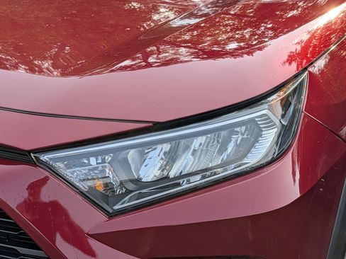 Used 2021 Toyota RAV4 XLE Premium AWD/4WD image 6