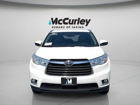 Used 2014 Toyota Highlander Limited w/ Driver Technology Package AWD/4WD image 2