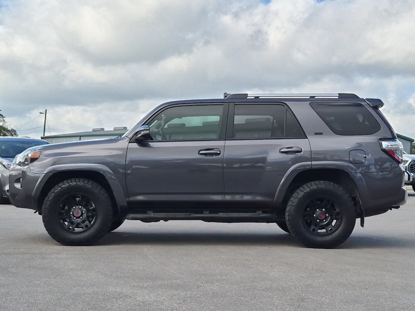 Used 2021 Toyota 4Runner SR5 Premium w/ Moonroof Package AWD/4WD image 2
