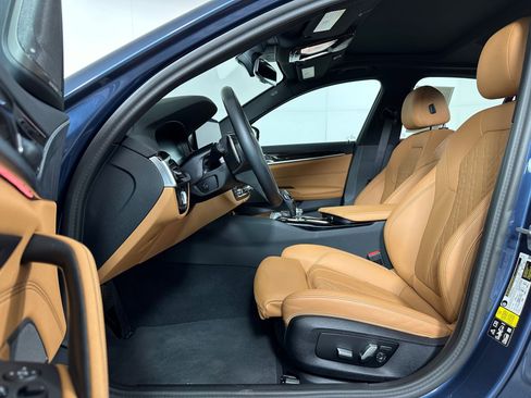 Used 2023 BMW 530i xDrive w/ Premium Package image 4