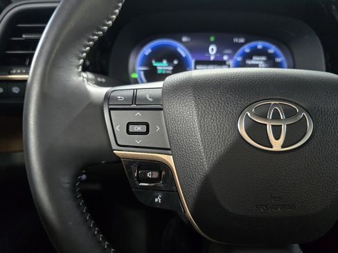 Used 2025 Toyota Crown Signia XLE image 16