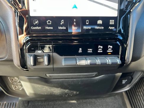 Used 2023 RAM 1500 Laramie AWD/4WD image 16