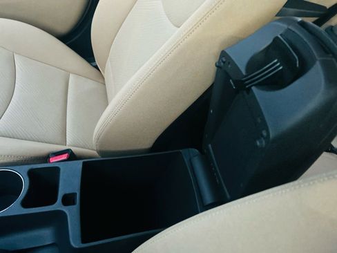 Used 2013 Hyundai Elantra GLS w/ Preferred Pkg image 23