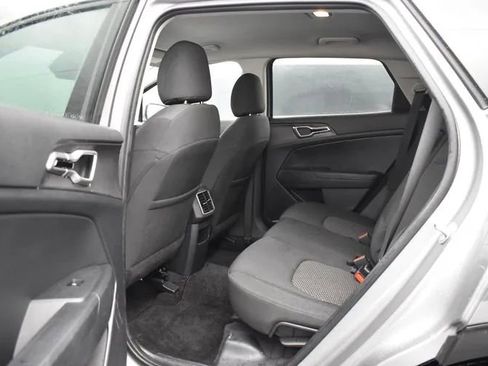 Used 2025 Kia Sportage LX AWD/4WD image 15