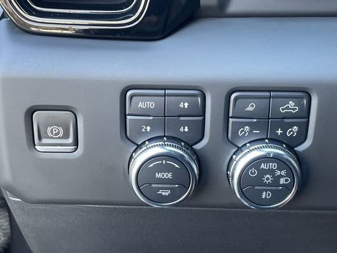 Used 2023 GMC Sierra 1500 AT4 w/ AT4 Premium Package AWD/4WD image 18