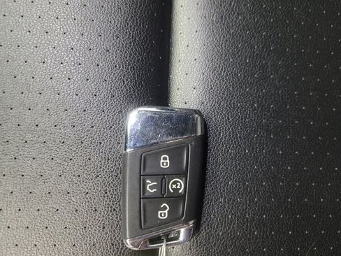 Used 2021 Volkswagen Atlas Cross Sport SEL image 32