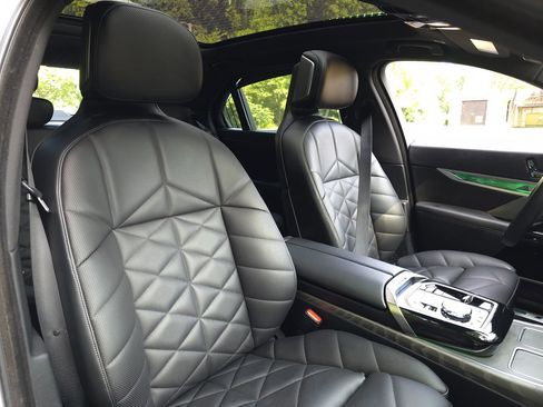 Used 2023 BMW 740i image 20