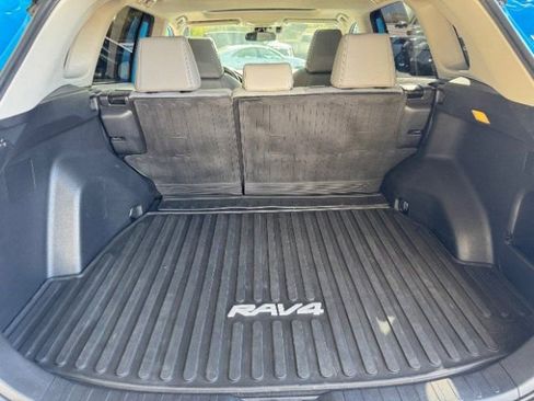 Used 2021 Toyota RAV4 XLE Premium AWD/4WD image 40