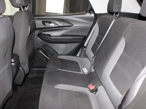 Used 2025 Chevrolet TrailBlazer LT w/ LT Cold Weather Package FWD image 21