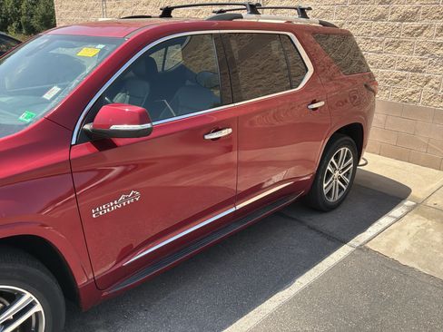 Used 2022 Chevrolet Traverse High Country w/ LPO, 'HIT The Road' Package AWD/4WD image 41