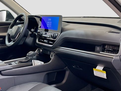 New 2025 Toyota Grand Highlander XLE image 28
