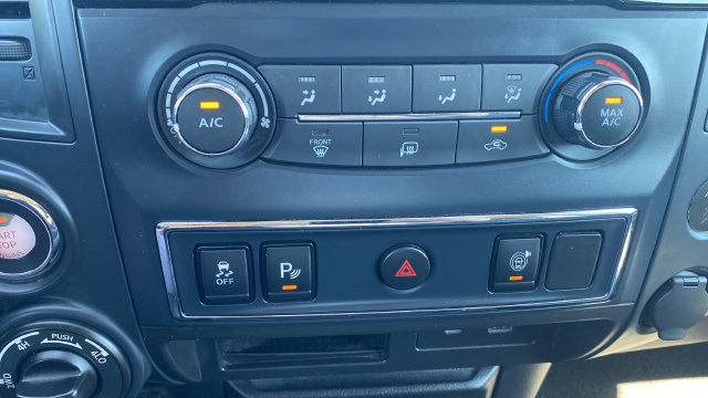 Used 2022 Nissan Titan SV AWD/4WD image 18