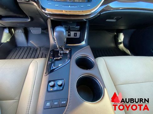 Used 2014 Toyota Avalon Limited w/ Technology Package FWD image 41