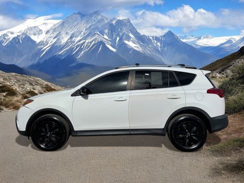 Used 2014 Toyota RAV4 LE image 2