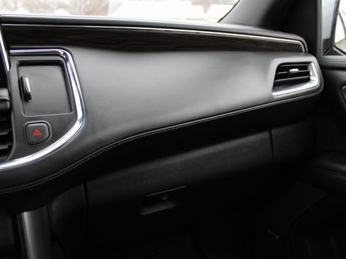 Used 2023 Chevrolet Suburban Z71 w/ Luxury Package image 33