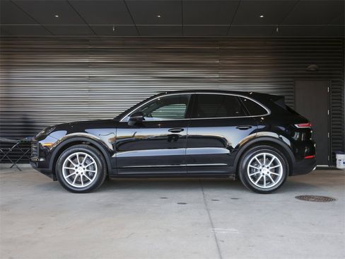 Certified 2024 Porsche Cayenne image 2