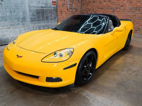 Used 2011 Chevrolet Corvette Coupe w/ Preferred Equipment Group RWD image 40