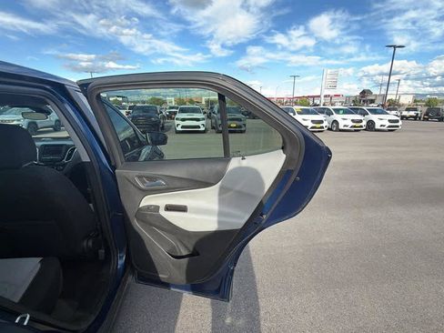 Used 2022 Chevrolet Equinox LS AWD/4WD image 24