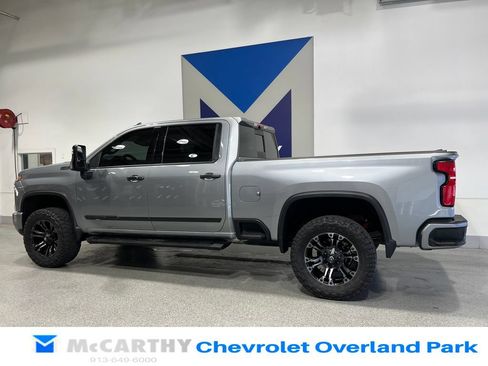 Used 2024 Chevrolet Silverado 3500 High Country w/ Technology Package AWD/4WD image 9