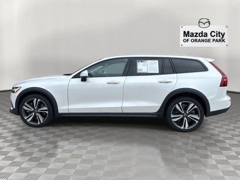 Used 2023 Volvo V60 B5 Cross Country Plus image 6