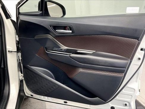 Used 2019 Toyota C-HR Limited image 27