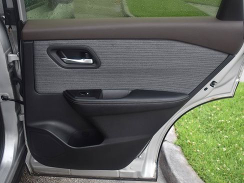 Used 2023 Nissan Rogue SV FWD image 51