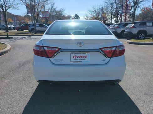 Used 2016 Toyota Camry SE image 6