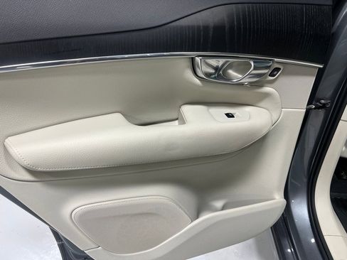 Used 2020 Volvo XC90 T6 Momentum w/ Protection Package image 24