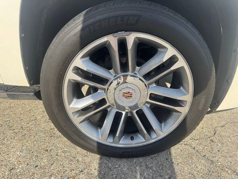 Used 2013 Cadillac Escalade Premium image 17