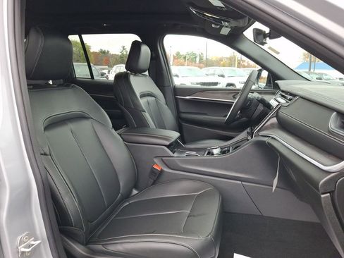 New 2025 Jeep Grand Cherokee Limited w/ Black Appearance Package image 13