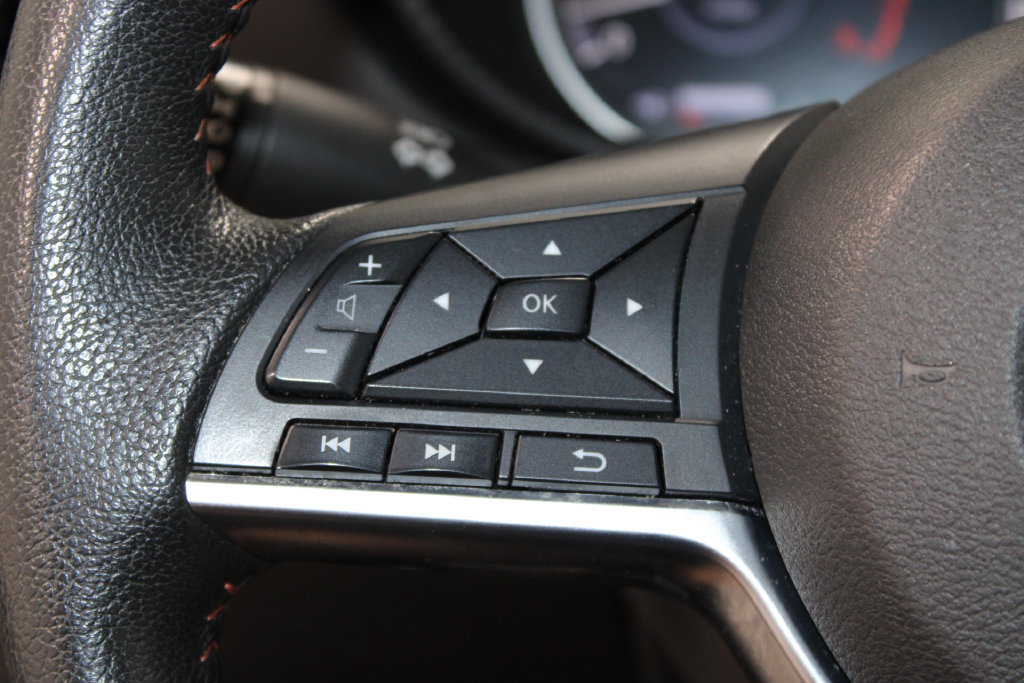 Used 2024 Nissan Versa SR FWD image 33