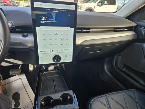 Used 2021 Ford Mustang Mach-E Select image 27