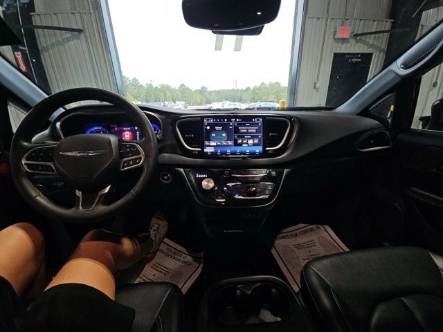 Used 2025 Chrysler Pacifica Select FWD image 6