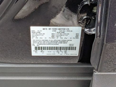 Used 2024 Ford Explorer XLT w/ Equipment Group 202A AWD/4WD image 29