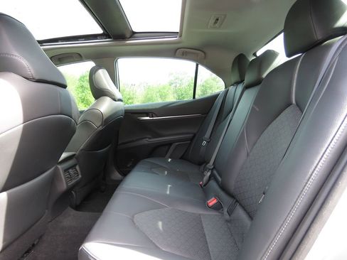 Used 2019 Toyota Camry XSE w/ Navigation Package FWD image 19