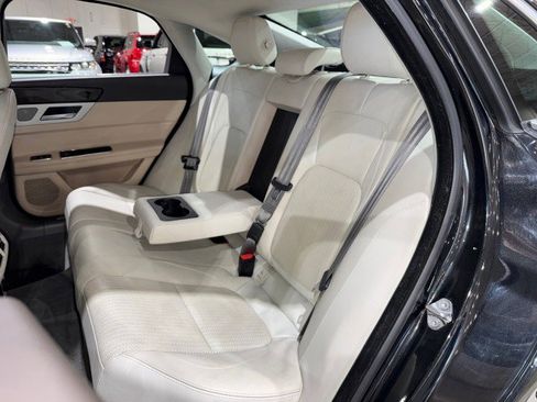 Used 2016 Jaguar XF Prestige image 14