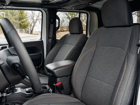 Used 2025 Jeep Gladiator Willys image 15