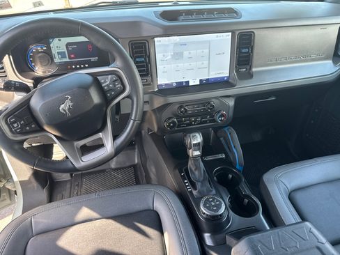 Used 2024 Ford Bronco Black Diamond w/ Sasquatch Package image 8