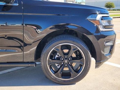 Used 2022 Ford Expedition Limited image 8