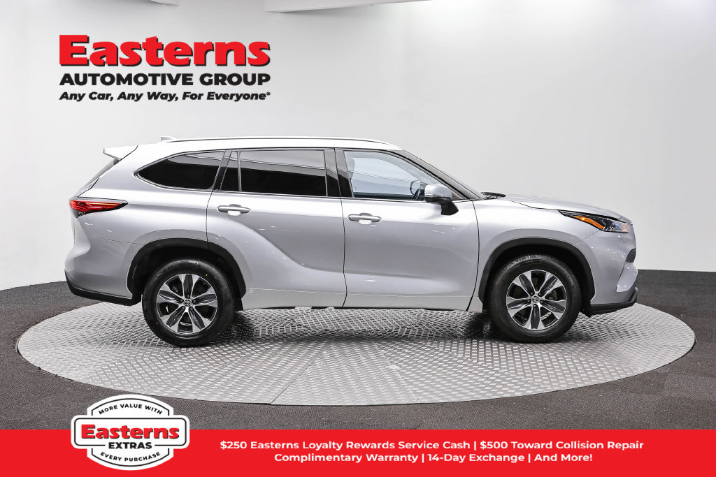 Used 2021 Toyota Highlander XLE FWD image 5