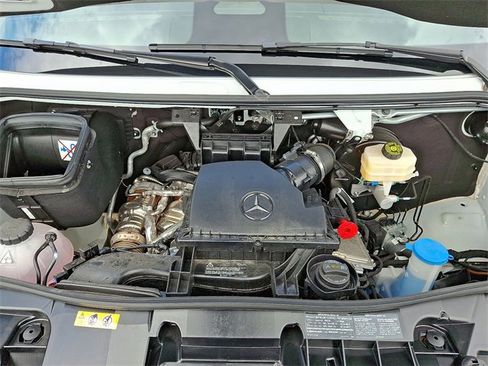 Used 2025 Mercedes-Benz Sprinter 2500 image 28