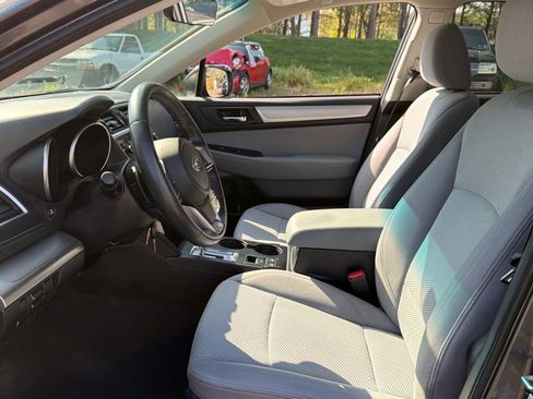 Used 2018 Subaru Outback 2.5i Premium image 9
