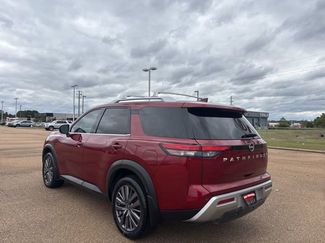 Used 2023 Nissan Pathfinder SL w/ SL Premium Package video 2