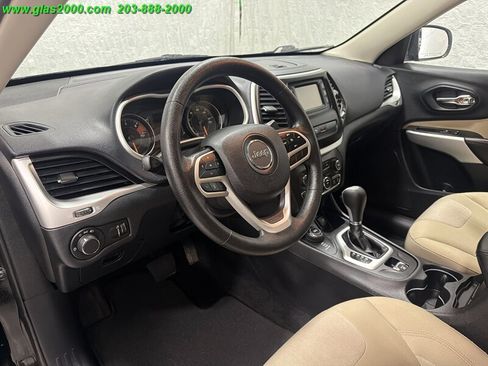 Used 2017 Jeep Cherokee Sport w/ Safety Group AWD/4WD image 3