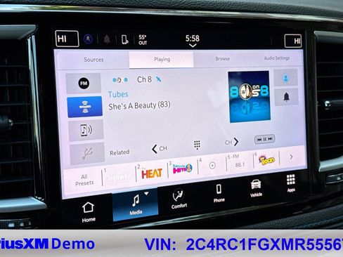 Used 2021 Chrysler Pacifica Touring image 27