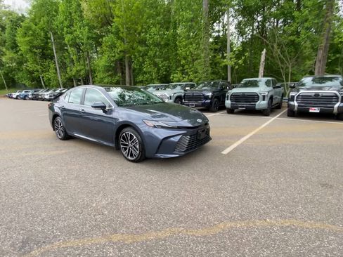 Used 2026 Toyota Camry XLE w/ Premium Package AWD/4WD image 5
