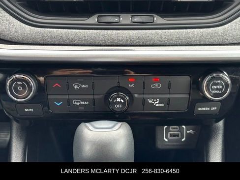 Used 2022 Jeep Compass Latitude FWD image 27