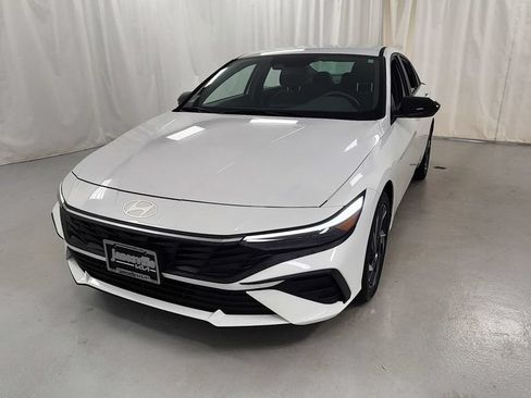 Used 2025 Hyundai Elantra Sport FWD image 7