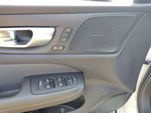 Used 2024 Volvo S60 B5 Plus image 21