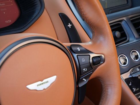 Used 2023 Aston Martin DB11 Volante RWD image 18